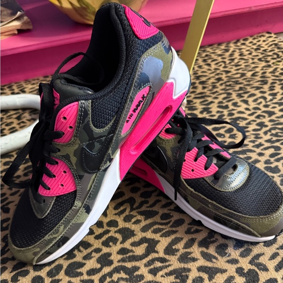 Nike Women’s Black & Hot Pink Camo Accent Sneakers - Picture 3 of 3
